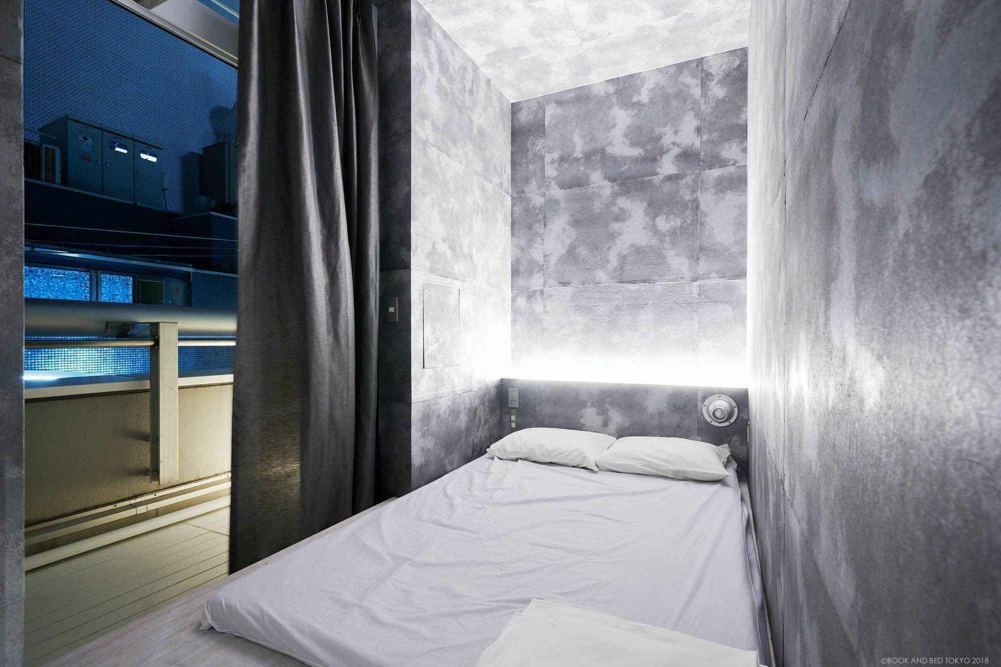 บุ๊ค แอนด์ เบด โตเกียว ชินไซบาชิ Hostel โอซาก้า ภายนอก รูปภาพ